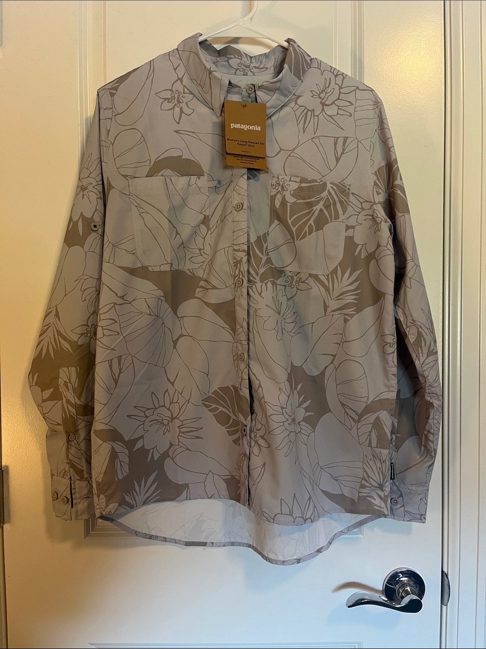 Patagonia Sol Patrol Sun shirt; Gray & White Floral Long-Sleeve Button-Up Shirt